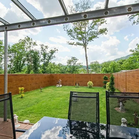 Auszeit Steiraland 1 Mit Privaten Garten Ueberdachter Terrasse Und Parken Apartman