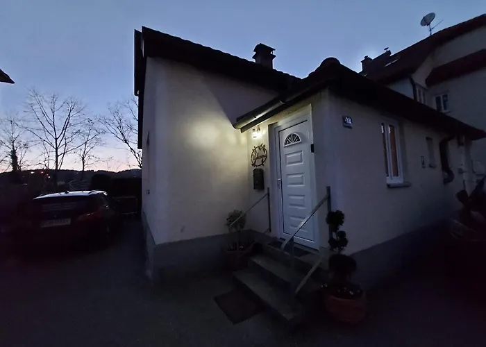 Apartman Auszeit Steiraland 1 Mit Privaten Garten Ueberdachter Terrasse Und Parken Leoben